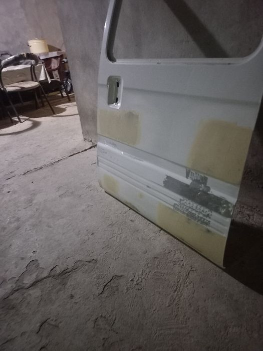 Damas orqa chap eshigi