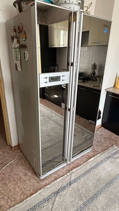 Зеркальный холодильник