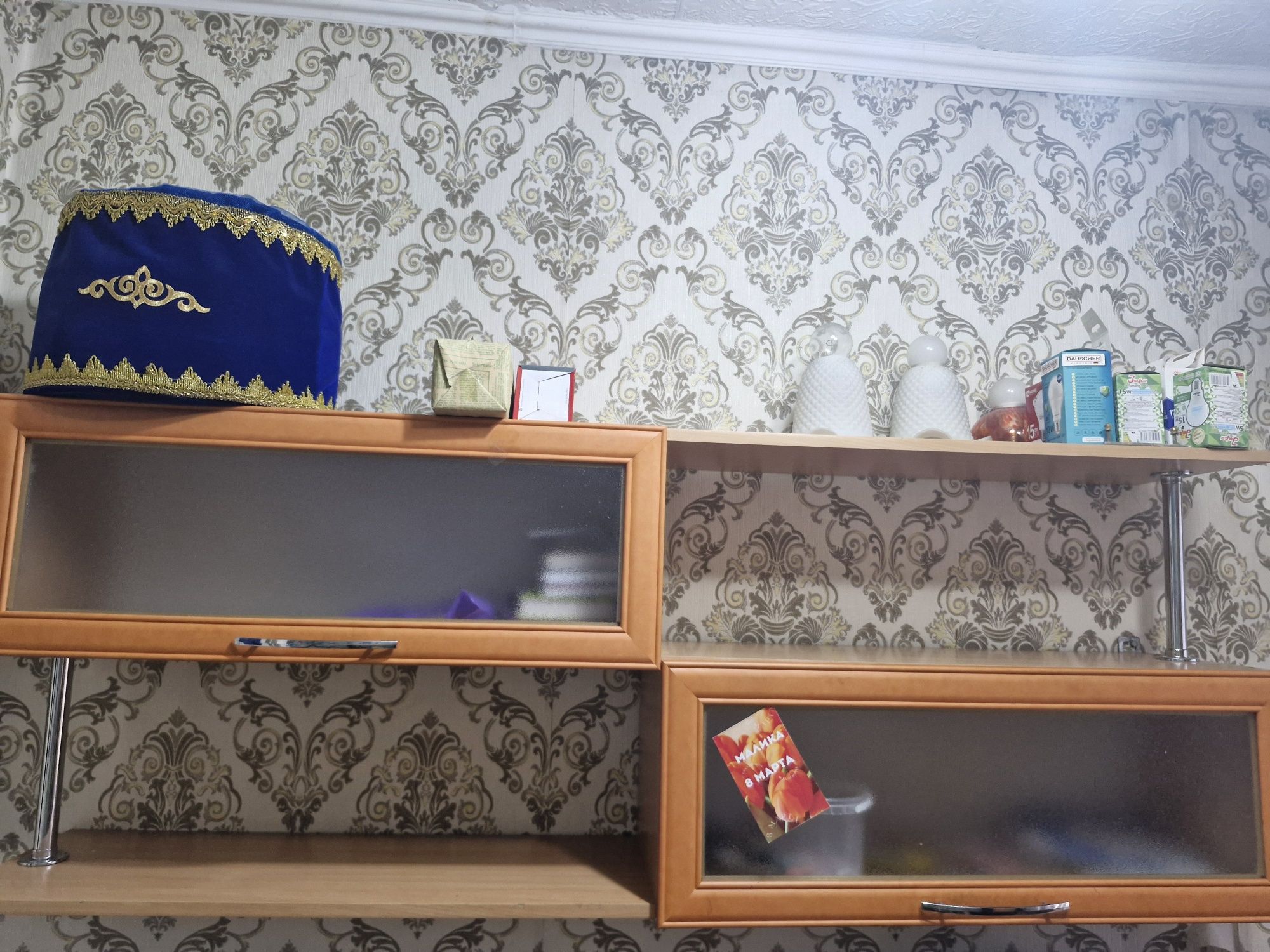 Продам стол и полку б/у