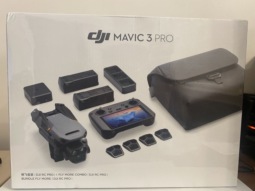 Дрон DJI Mavic 3 Pro Fly More Combo (DJI RC Pro) серый