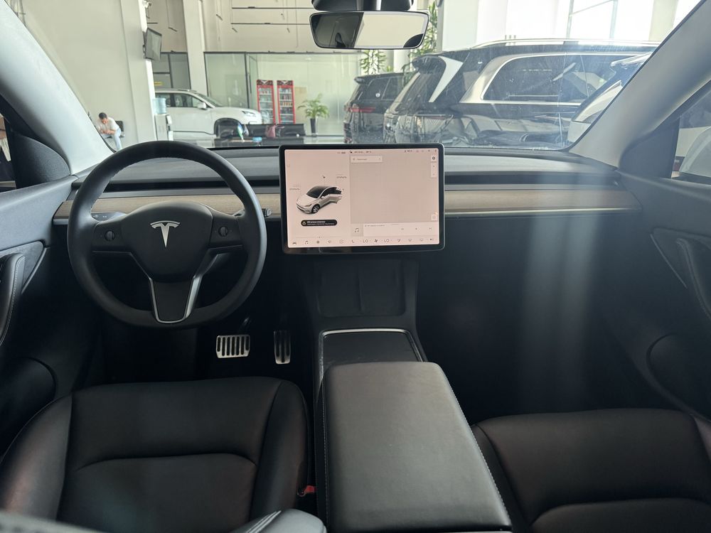 TESLA model Y sotiladi