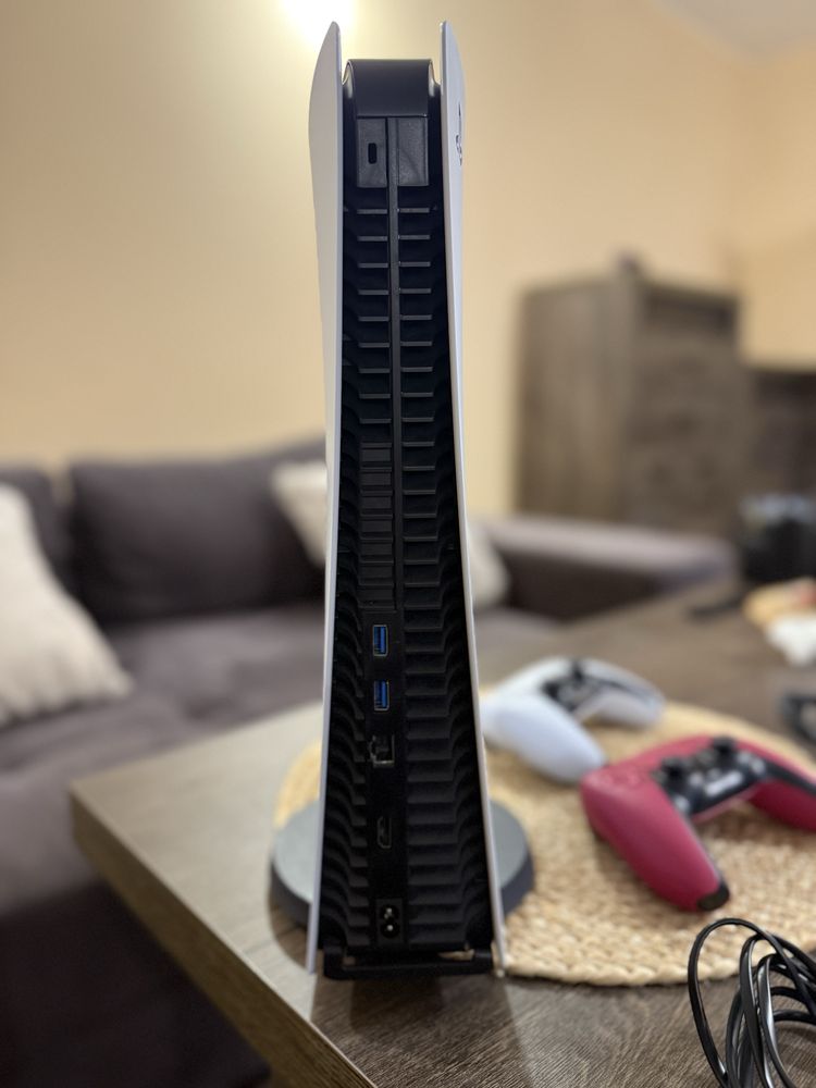 Playstation 5 Digital 1TB 2 джойстика
