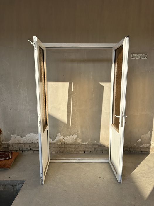 Akfa eshik oq rangli