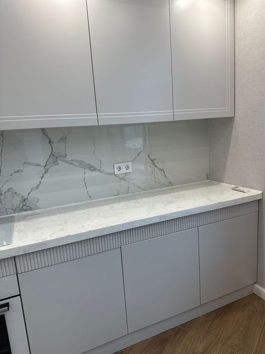 Продам кухонный гарнитур встроенный