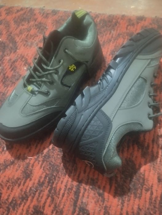 Продам кроссовки 45 размер