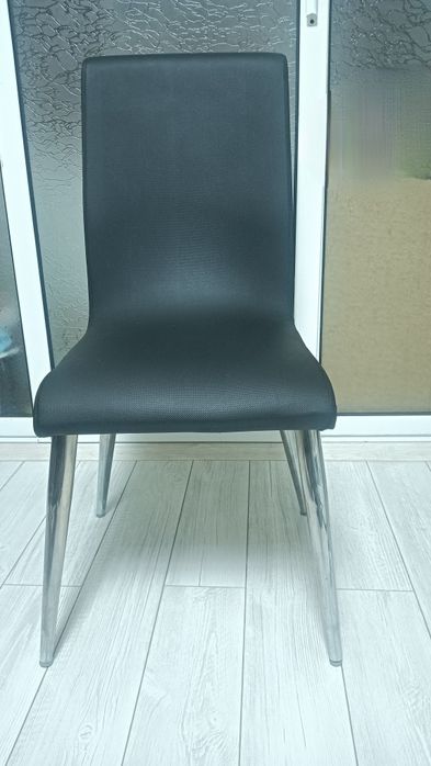 Masa extensibila + 6 scaune