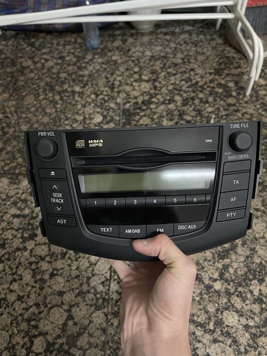 продам штатную магнитолу Toyota