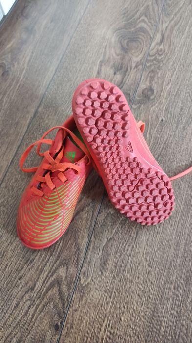 Adidasi fotbal marimea 32