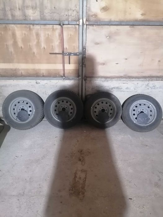 Зимни R14 4 пакрышкамен диска сатылды