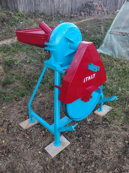 Moara cu ciocanele după tractor
