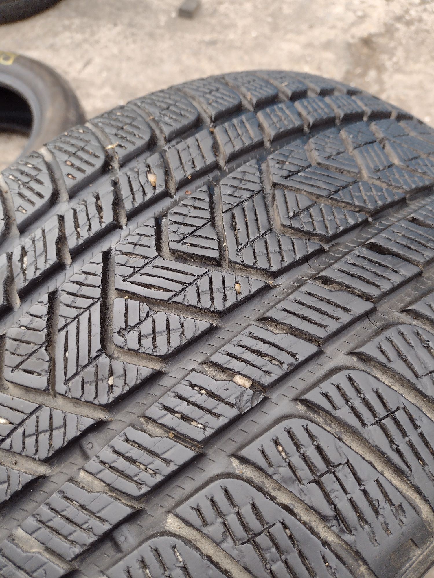 Перфектна Единична 275/40/20 Pirelli Scorpion RSC dot4123