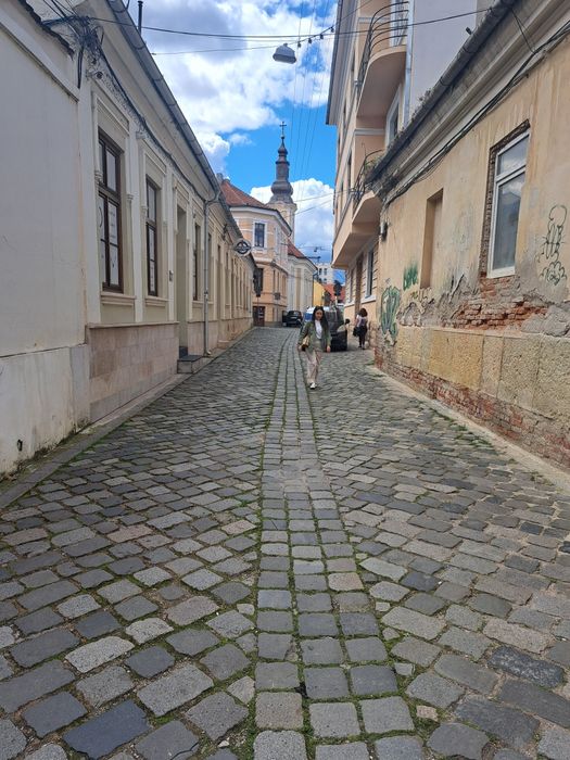 Închiriez garsoniera