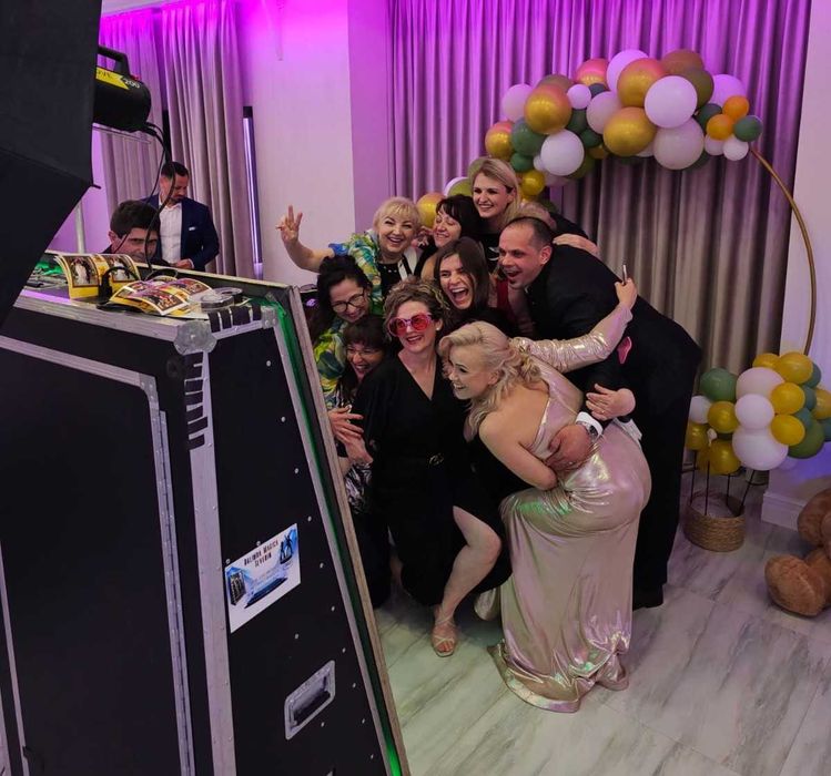 Cabina foto/video 360 OGLINDA MAGICA SEVERIN te provoaca sa zambesti !