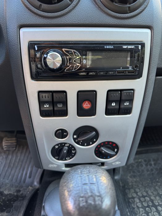 Vand Logan 1 2006 , 51000km ,motor 1.4 benzina