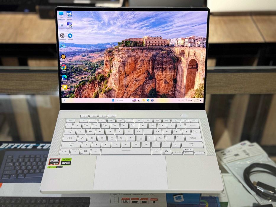 ASUS ROG ZEPHYRUS G14 Ryzen AI 9 370w  RTX 5070Ti 12Gb ram32 ssd 2TB