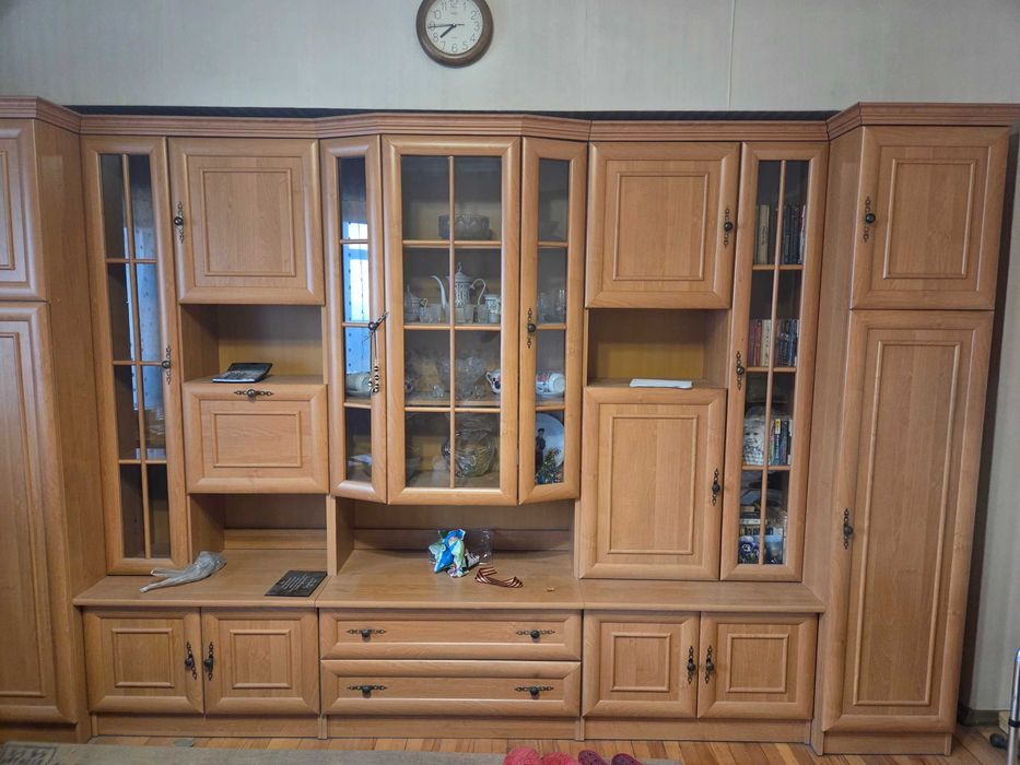 Стенка в зал, Польша