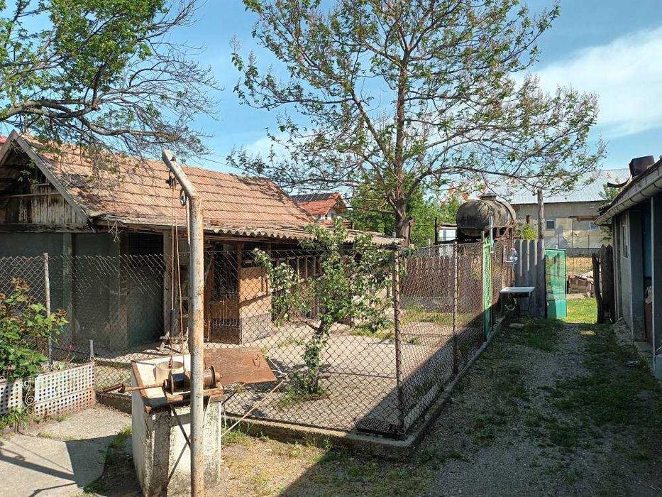 Case și terenuri de vânzare