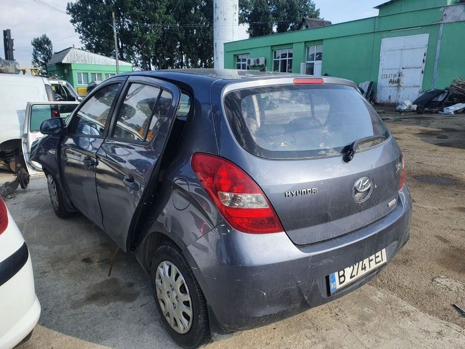 bara fata spate capota trager calandru haion stop tripla far oglinda stanga dreapta Hyundai i20 motor 1.4crdi 75cp D4FC Dezmembrez