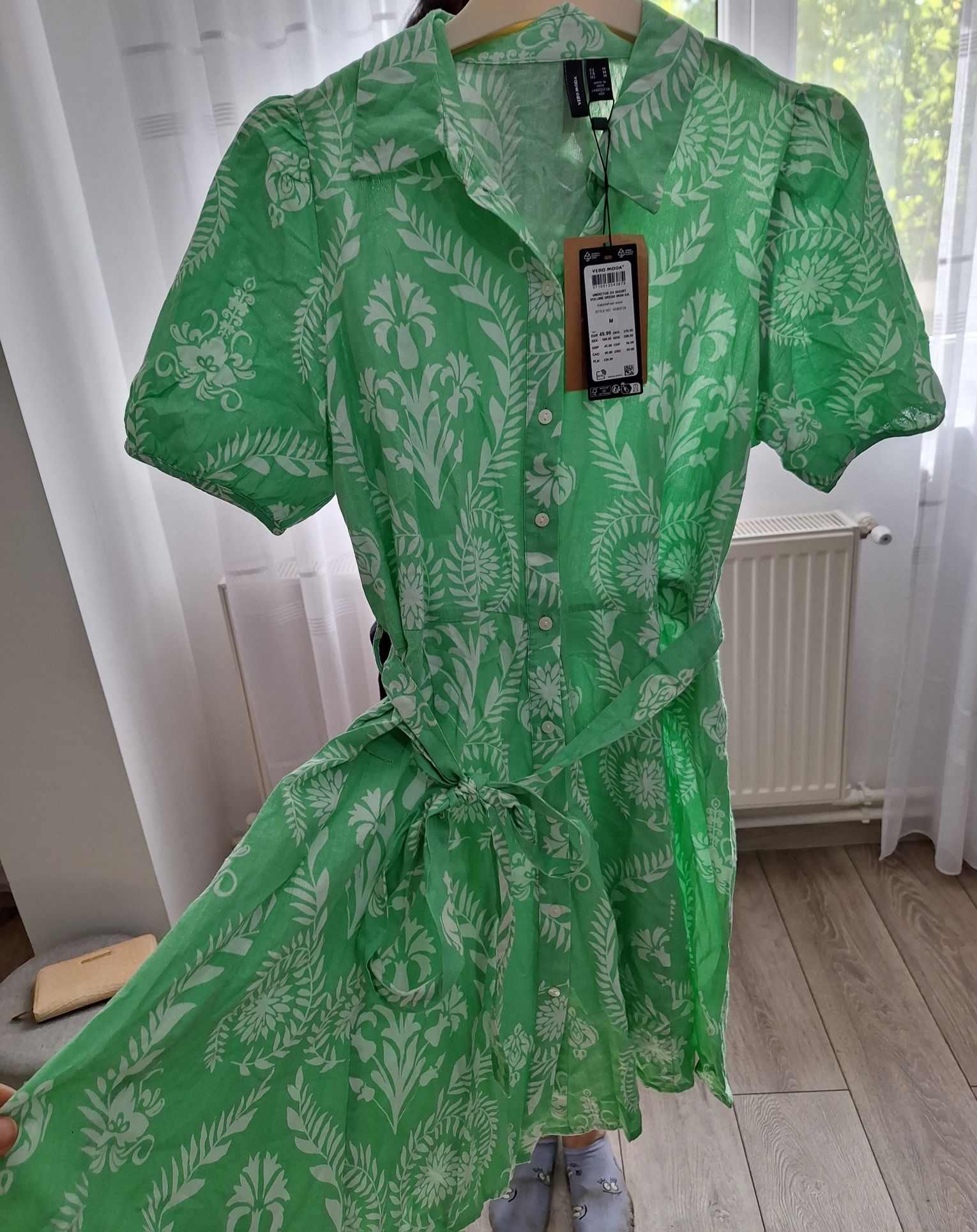 Haine noi cu etichetă( bluze, pulovere, tricouri)