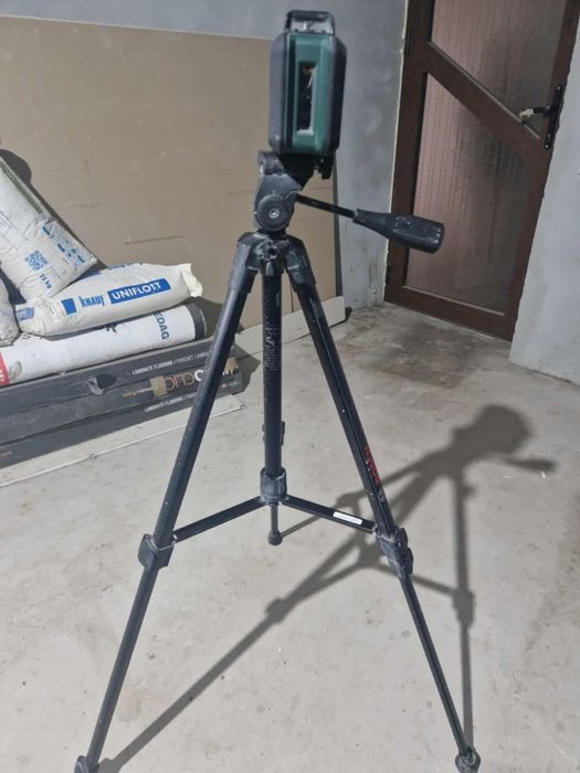 Laser Bosch cu trepied