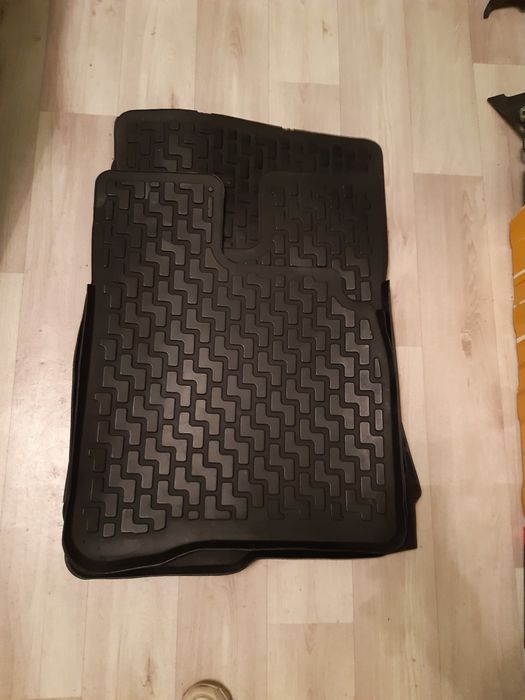 Полики резиновые на W221,S350,S500,S600,оригинальные