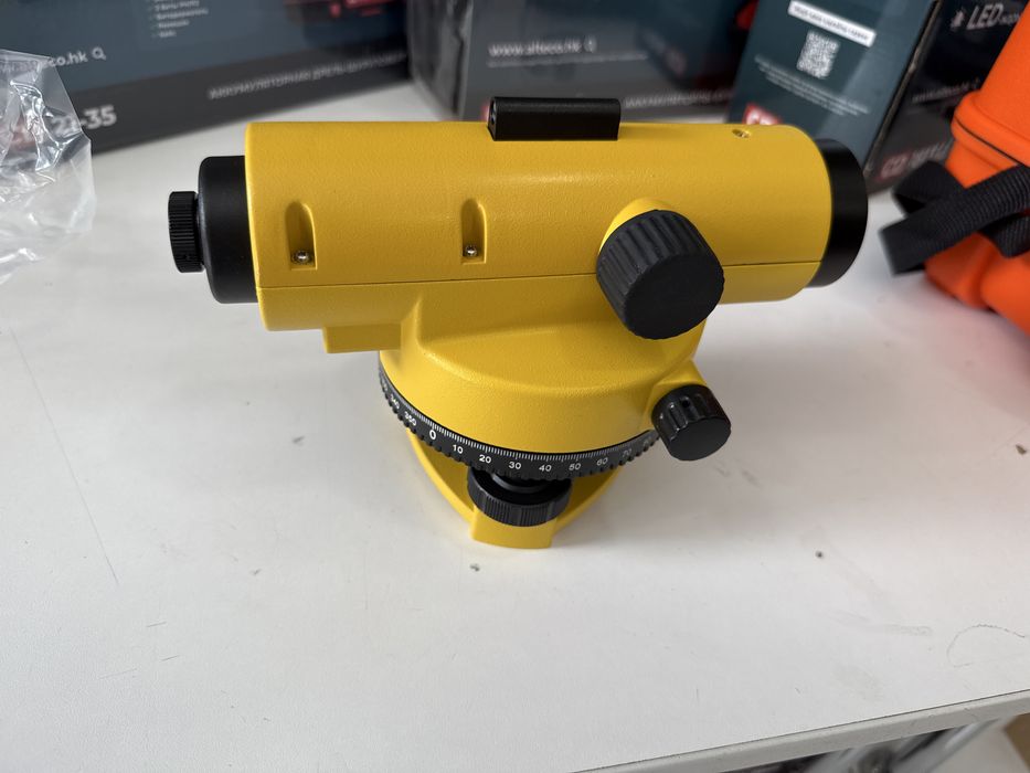 Nivelir AT-32 . Нивелир Ат-32