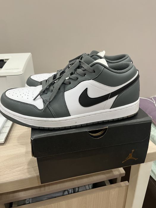 Nike кроссовки новые