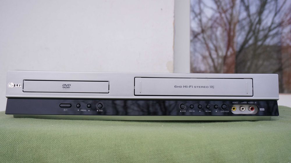 Video recorder VHS combo cu DVD player LG model V280 stereo Hi-Fi