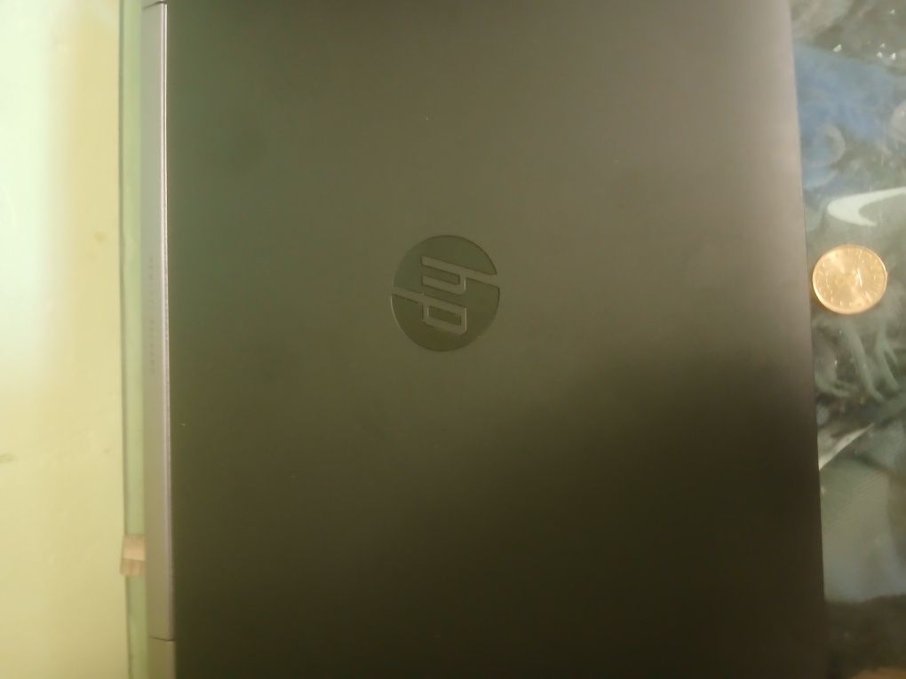 Vând 2 boxe pasive și un laptop
