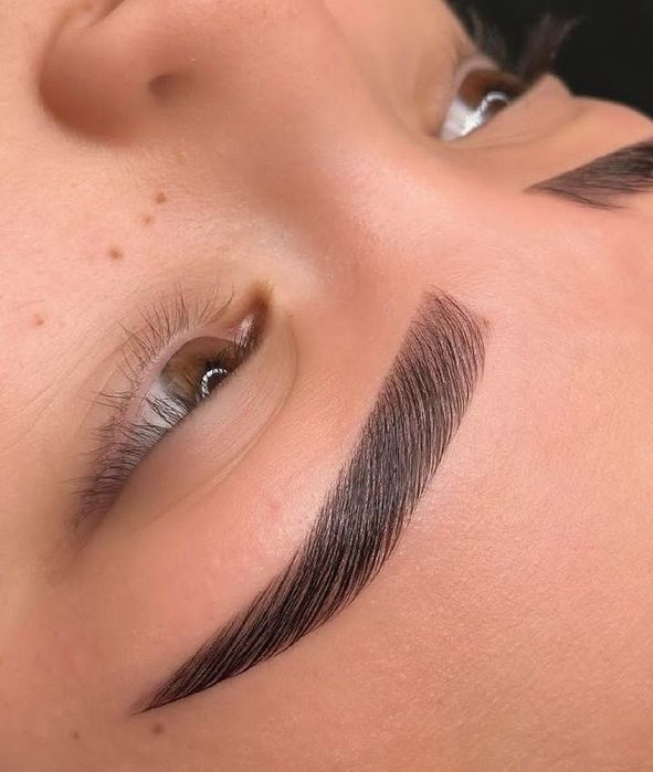 Stilist.lashmeker.brows