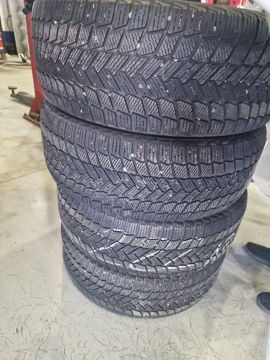 Шины зимние почти новые