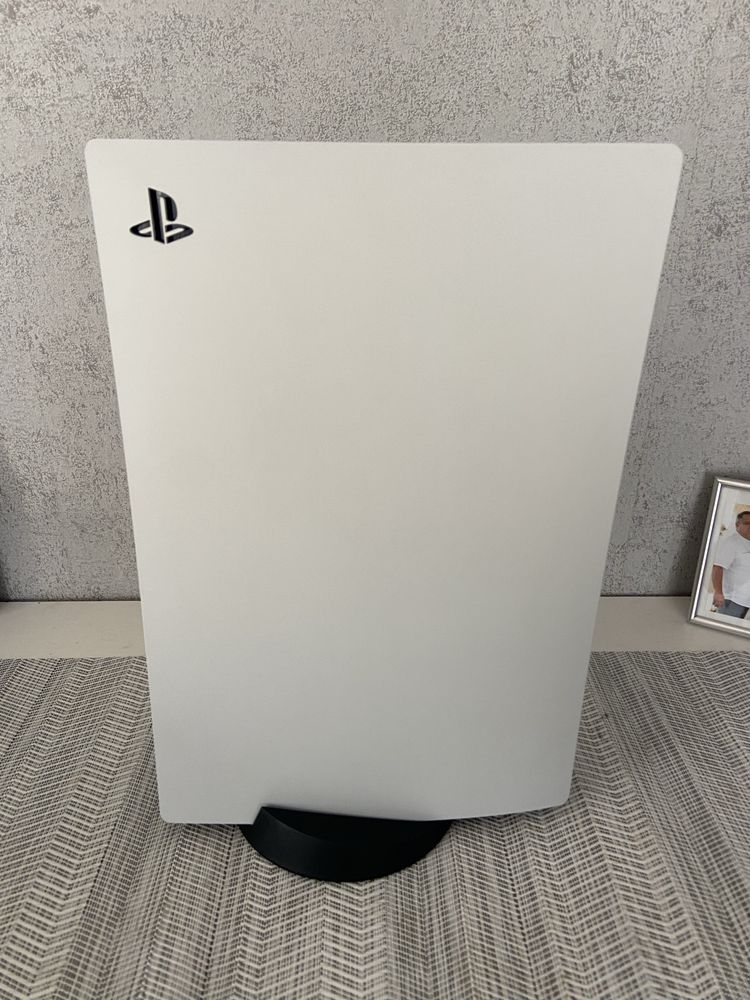 Конзола PS5 Disc Edition + Игра