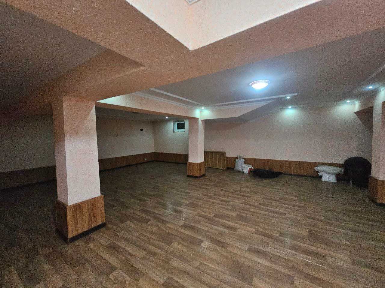 Сергели.Махалля Юкори Дархан.6сотихда 12хонали зор уй сотаман .