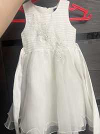 Белое платье на 3 годика почти новая