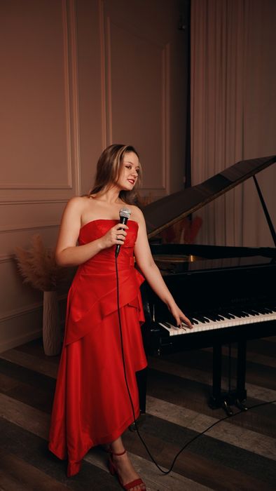 Репетитор по вокалу, фортепиано  и теории музыки