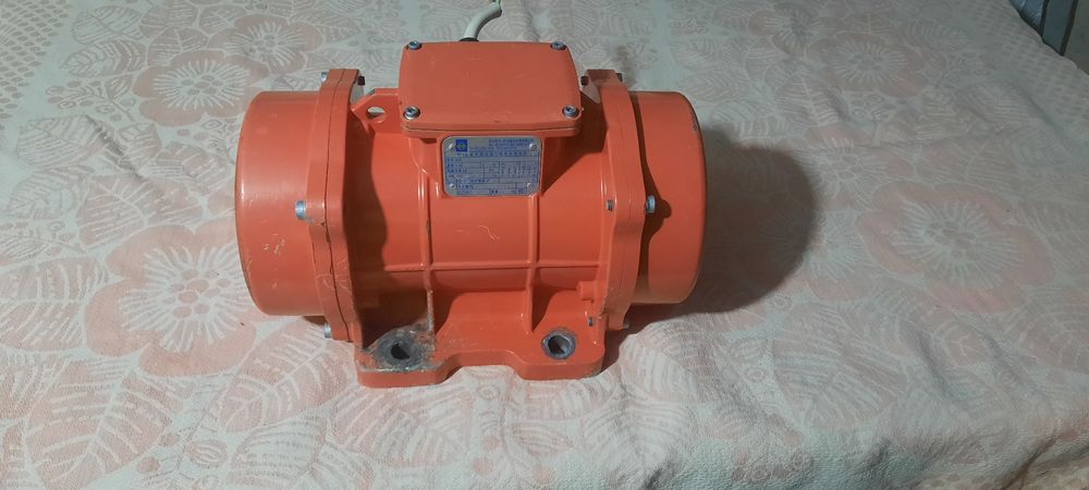 Продаётся Вибратор площадочный 0,55 кВт.