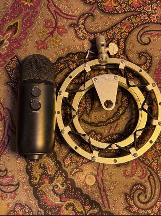 Microfon blue yeti cu shockmount