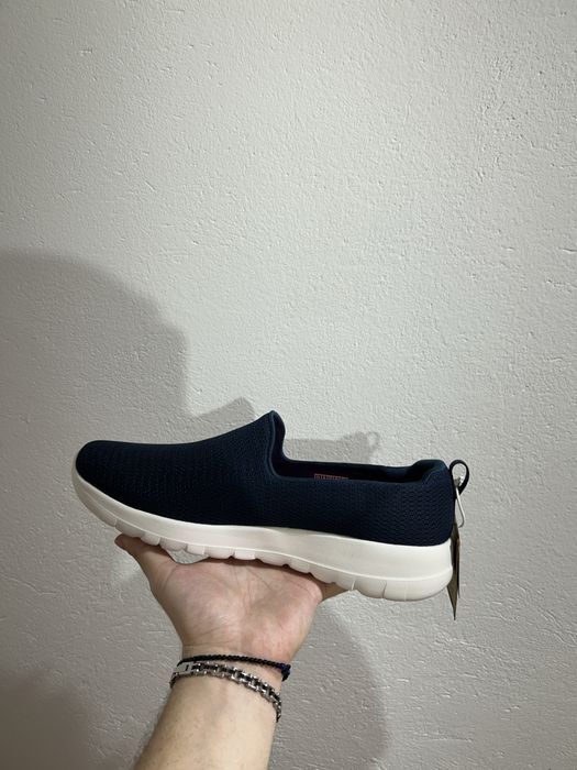 Skechers.