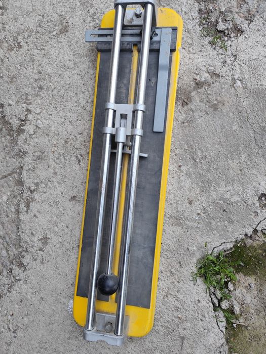 Инструменты бу в хорошем состоянии кафелирезка.