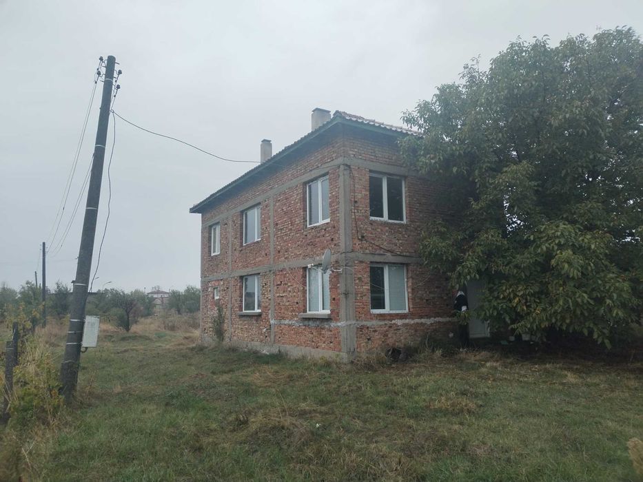 Сгради в промишлена зона в регулация