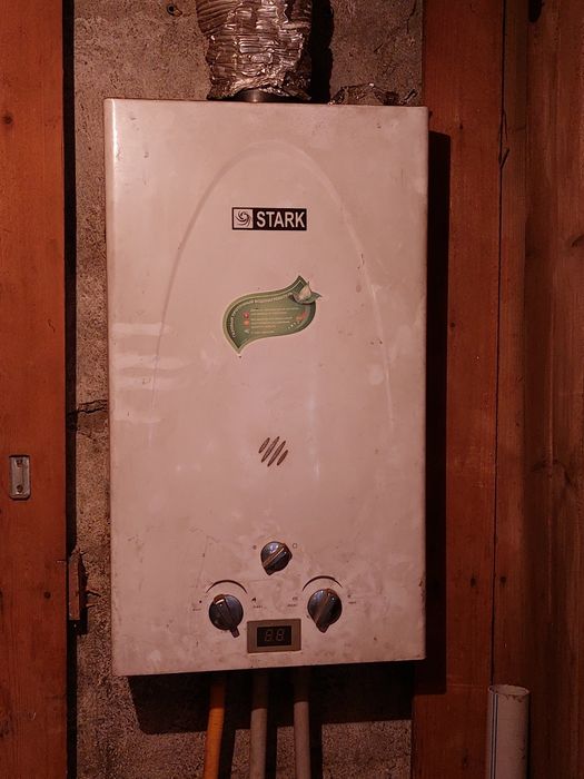 газовая колонка марки STARK.
