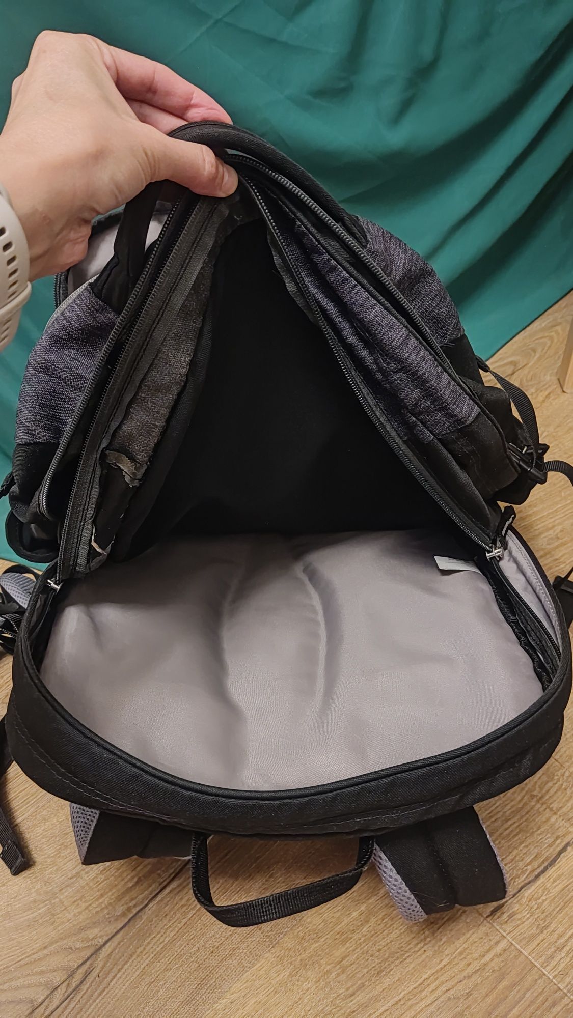 Раница Deuter Giga Pro, 30L, градски номади, леки преходи