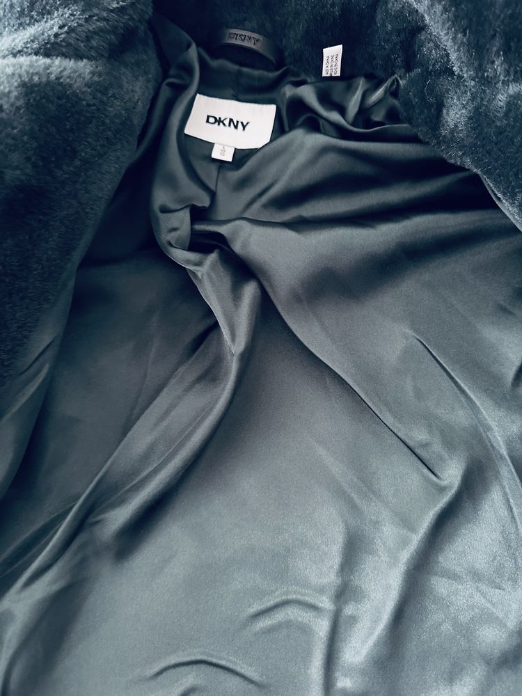 Dkny палто размер Л