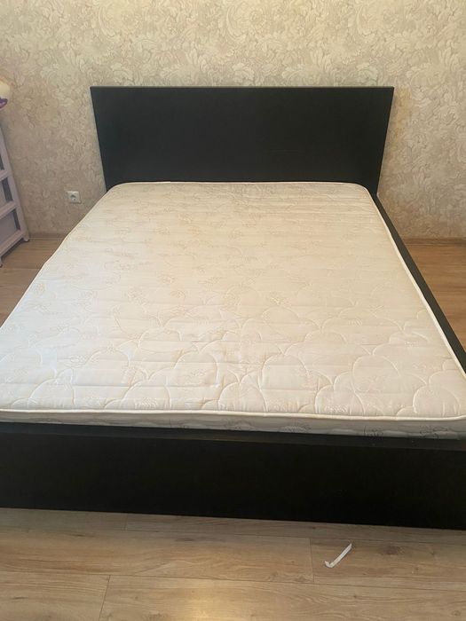 Двуспальная кровать