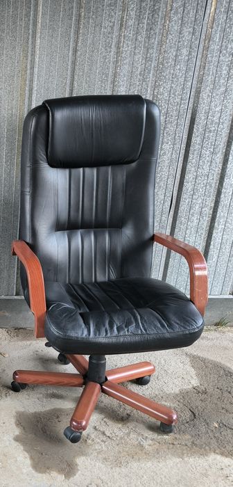 Продам офисные кресла