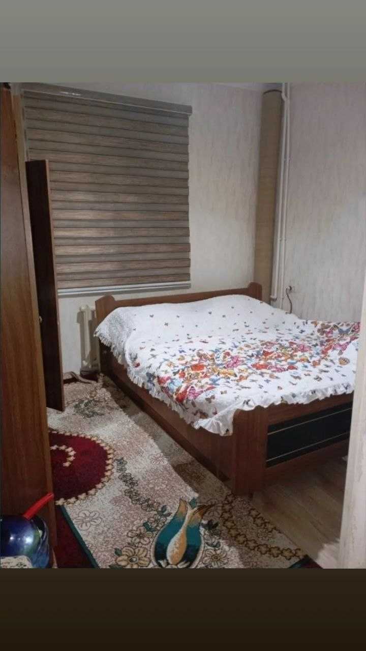 Берунийда 3 хонали квартира шошилинч сотилади