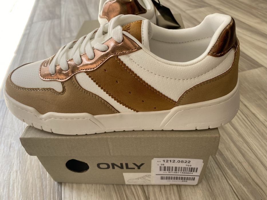 Маратонки Бели Спортни