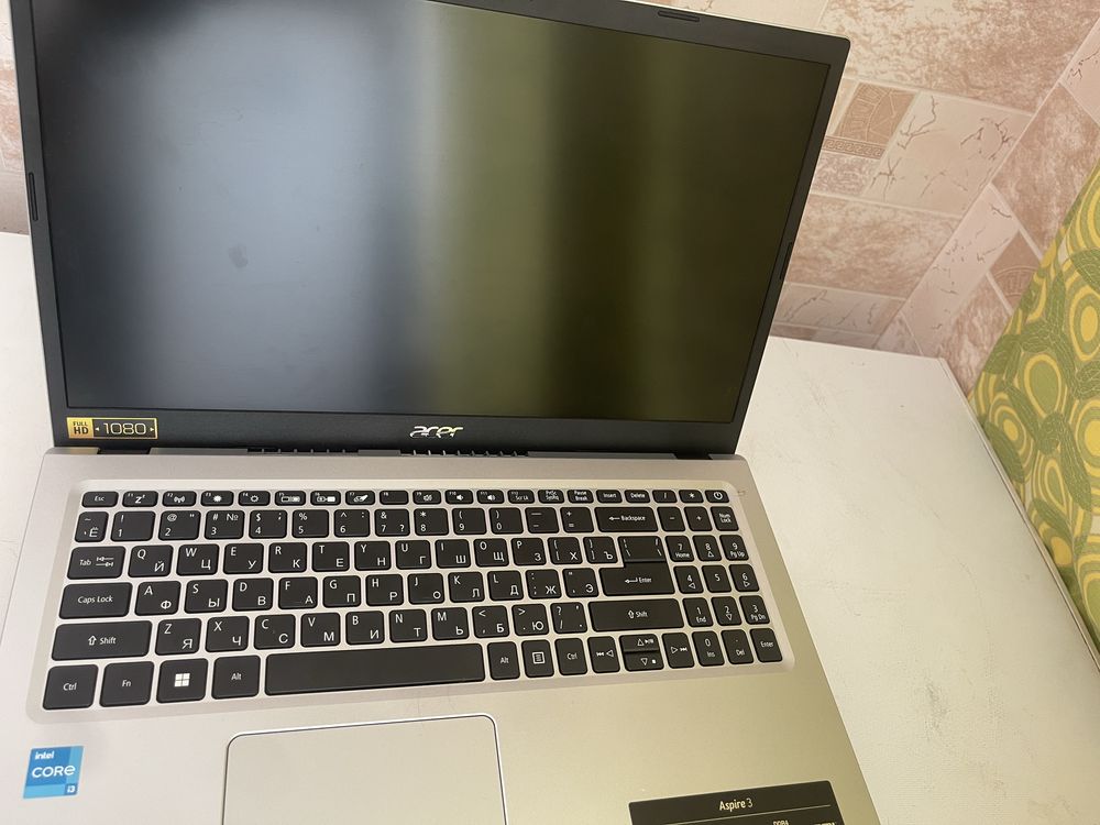 Продам acer aspire 3 почти новый не пользвались