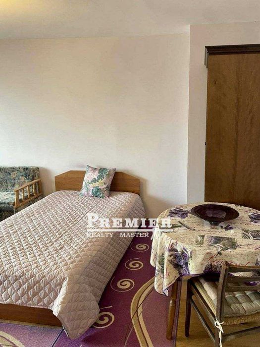 Двустаен апартамент на среден етаж