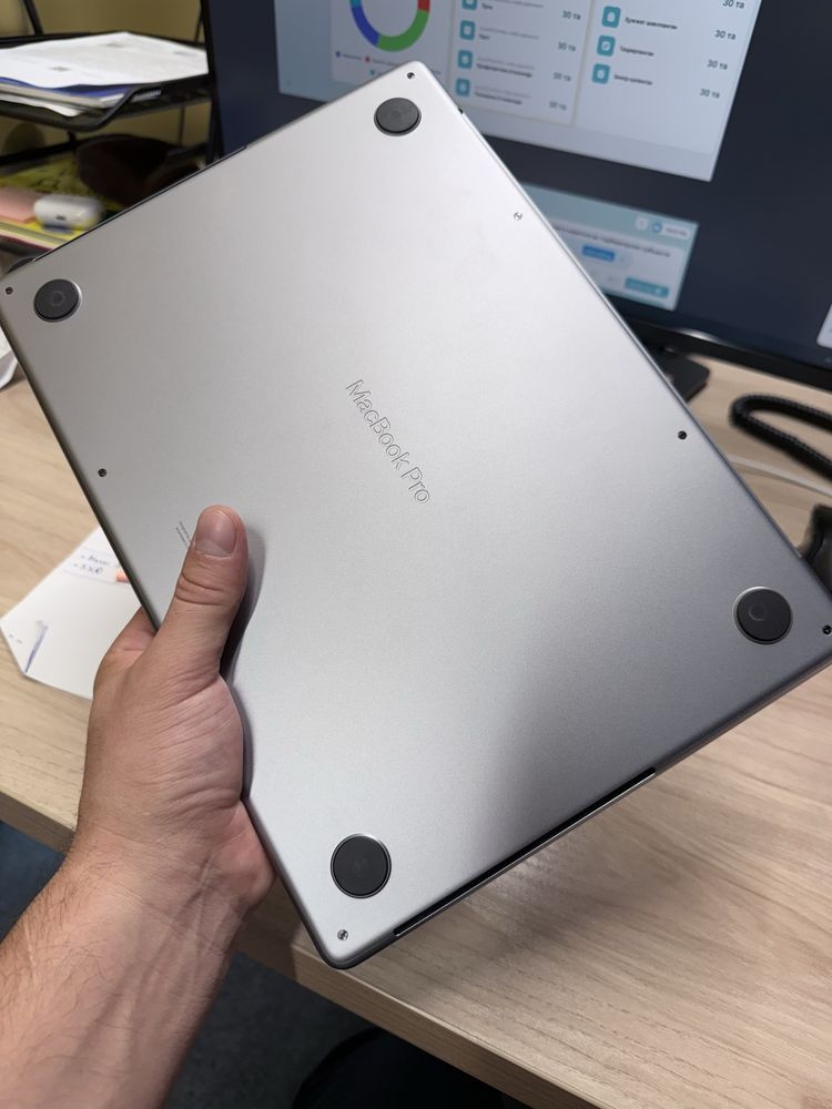 MacBook Pro M3 8-512